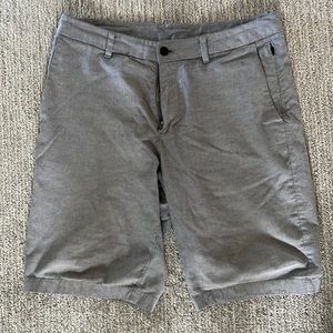 Lululemon mens twill size 32 knee length shorts